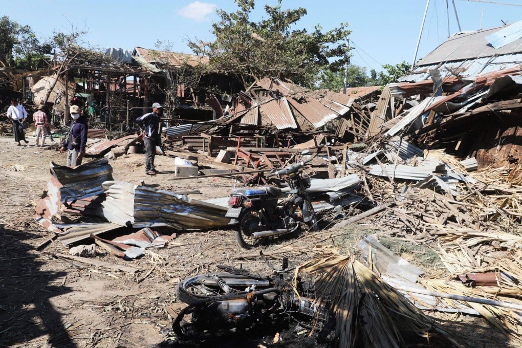 People inspect their damaged homes in Tabayin, Sagaing region, after Myanmar’s military air strikes on December 6, 2025. Photo: AFP