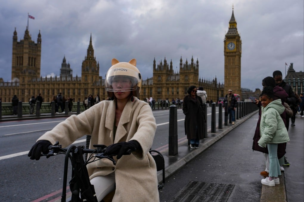 A cyclist rides past the Elizabeth Tower, known as Big Ben, in London, on January 23. Photo: AP