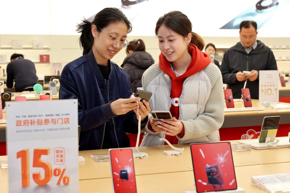Customers choose mobile phones at a consumer electronics store in Zaozhuang, east China’s Shandong province, on Saturday. Local authorities rolled out a series of stimulus programmes and policies to help boost consumer spending during the holiday. Photo: Xinhua
