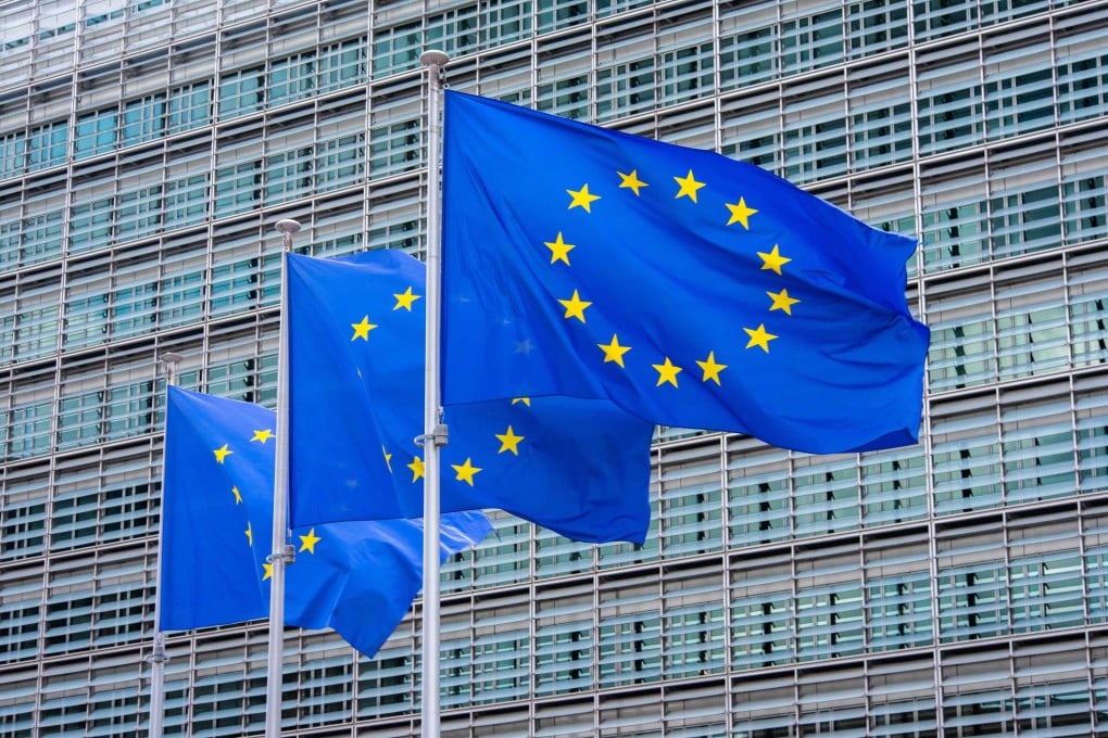 Three flags of the European Union fly in front of the Berlaymont building in Brussels, the seat of the European Commission, on July 28, 2025. Photo: dpa