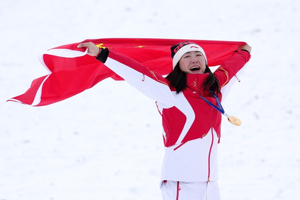 Gold medalist Xu Mengtao celebrates after the award ceremony of the freestyle skiing women’s aerials at the Olympic Winter Games in Italy on February 18. Photo: Xinhua
