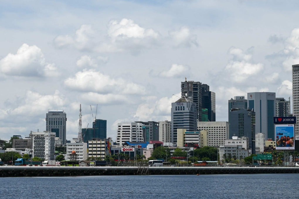 Vehicles travel across the causeway from Malaysia’s southern state of Johor to the Woodlands immigration checkpoint in Singapore on October 10, 2025. Photo: AFP