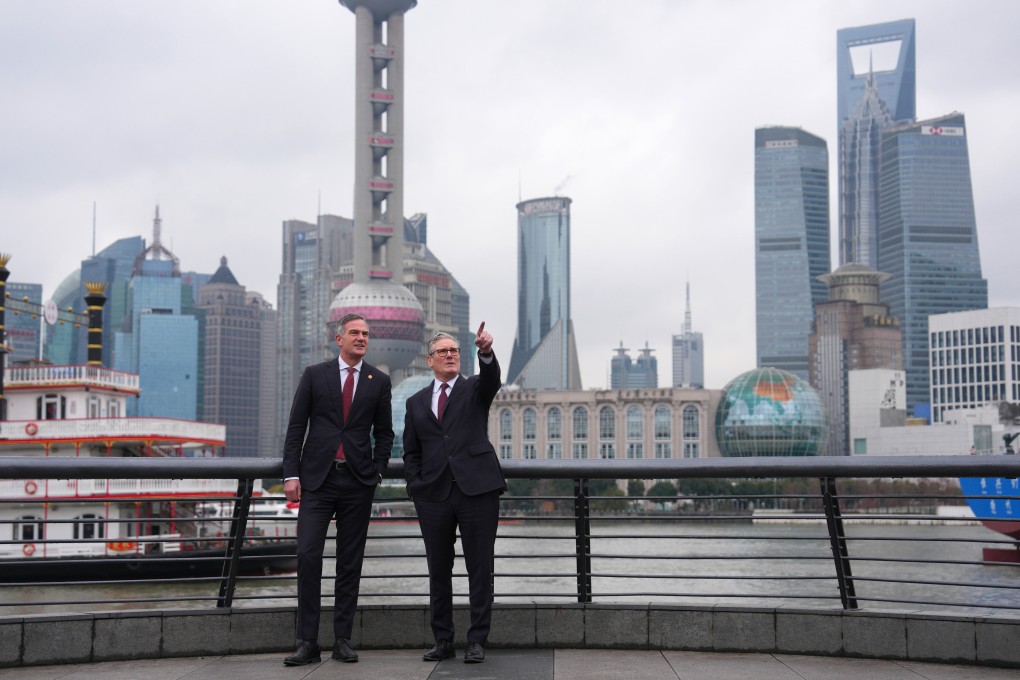 British Prime Minister Keir Starmer (right) walks the Shanghai Bund with Business and Trade Secretary Peter Kyle in Shanghai in late January. Photo: dpa