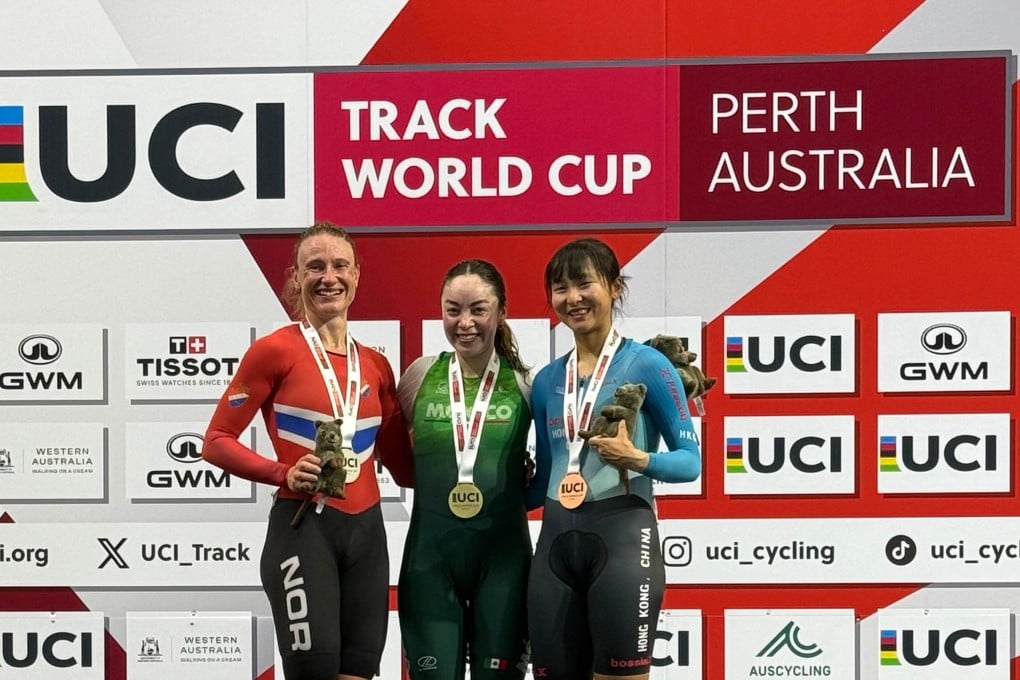 Ceci Lee on the podium with elimination race champion Yareli Acevedo Mendoza (centre) and silver medallist Anita Stenberg (left). Photo: CAHKC