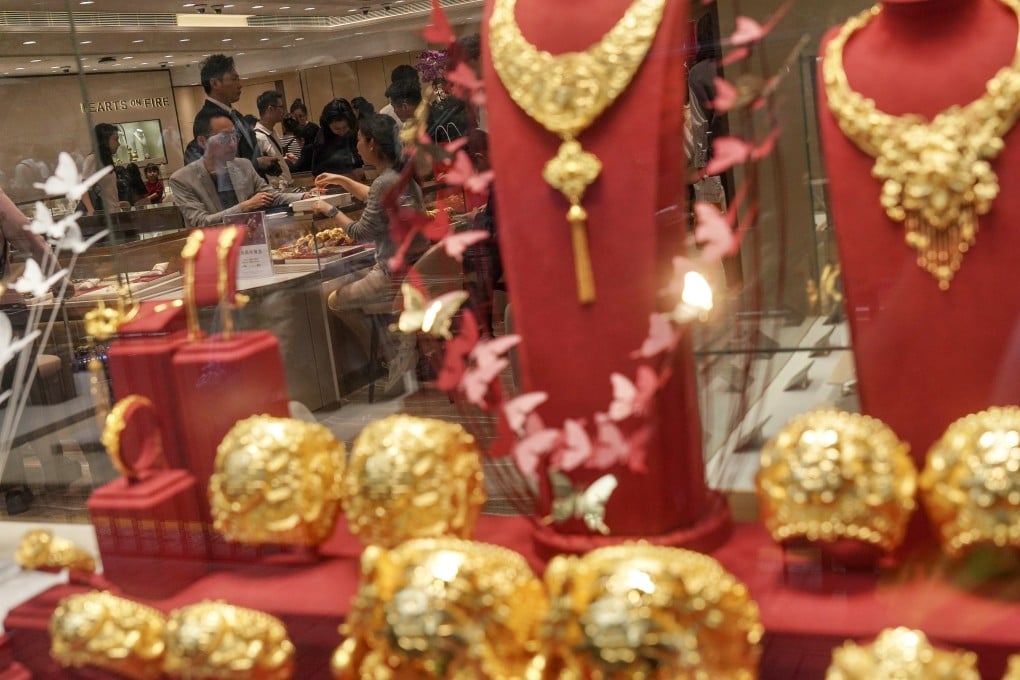 Experts say Hong Kong has edged ahead of Singapore in its ambition to be the world’s gold trading hub. Photo: Karma Lo