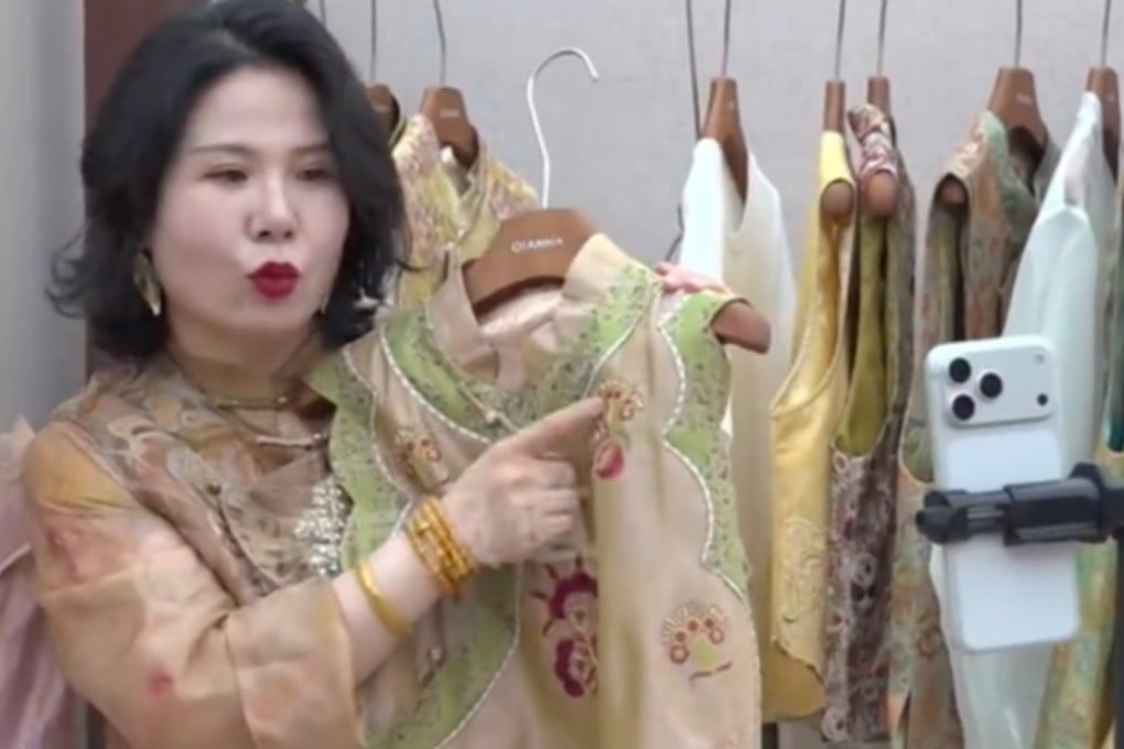 A single mother in China who started with next to nothing running a street stall now runs a successful “new Chinese-style clothing” brand which rakes in tens of millions a year. Photo: Weibo
