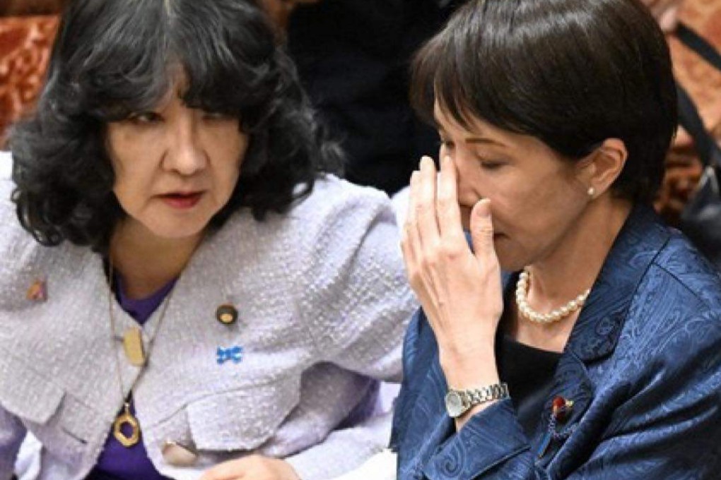 Japanese Prime Minister Sanae Takaichi (right)  sparks concerns for her health after looking exhausted on Thursday. Photo: Facebook/Japanese