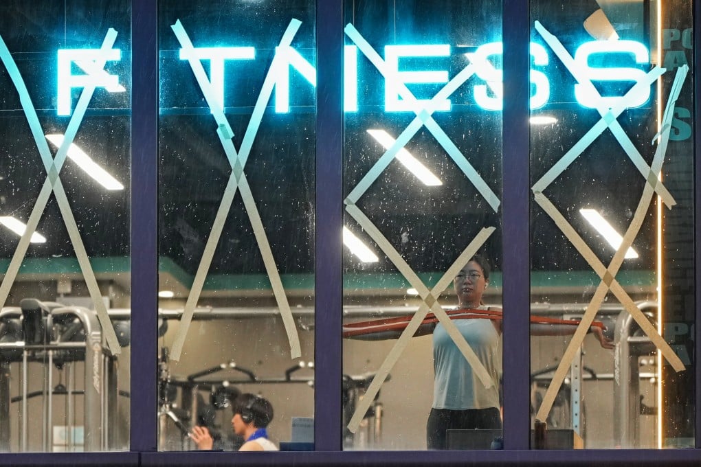 People exercise at a gym in Lei Yue Mun on September 23, 2025. Photo: Sam Tsang