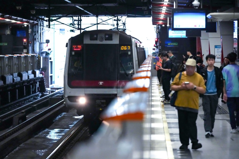 A train arrives at Tsuen Wan station. Photo: Jelly Tse
