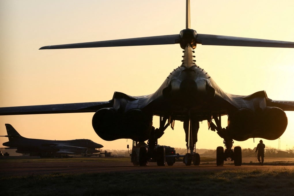 Ground crew work under a USAF B-1 bomber at RAF Fairford airbase in Fairford, Gloucestershire, Britain. Photo: Reuters
