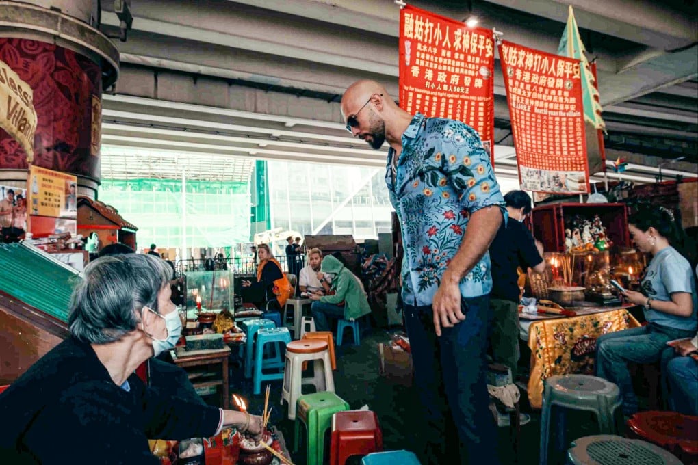 The video clip shows Andrew Tate at the “villain-hitting” stalls in Causeway Bay. Photo: X/Andrew Tate