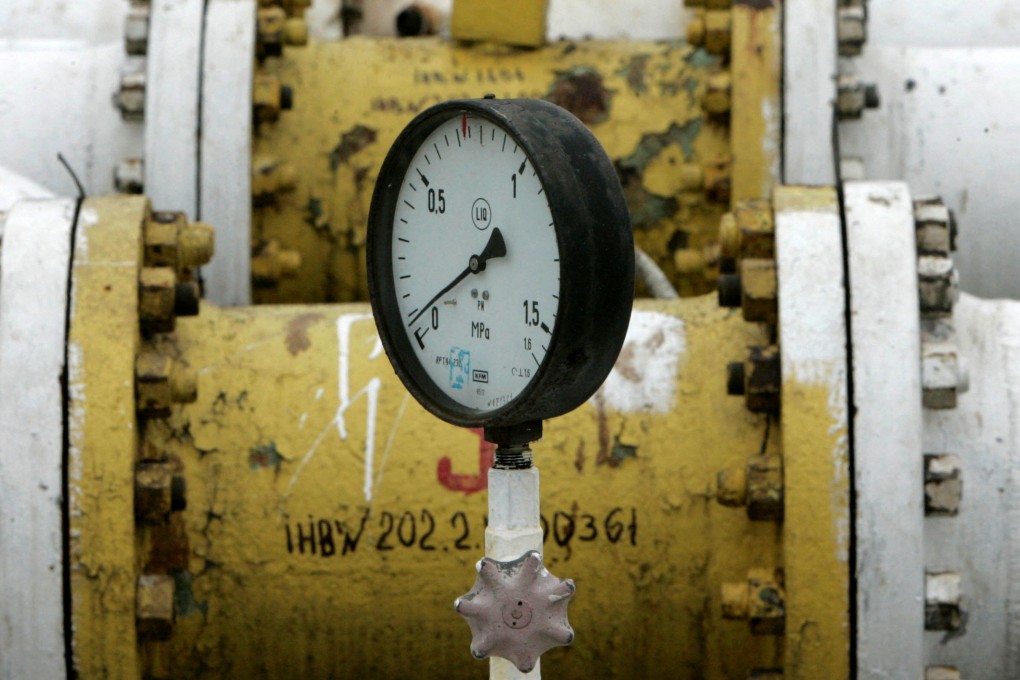 A meter shows near zero-level pressure at a line production station on a Druzhba pipeline in Brody, Ukraine. Photo: Reuters