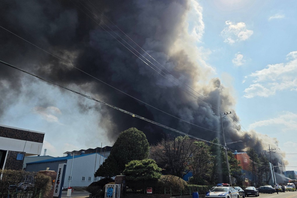 Heavy smoke rise following a fire at a car parts factory in Daejeon on Friday. Photo: AFP