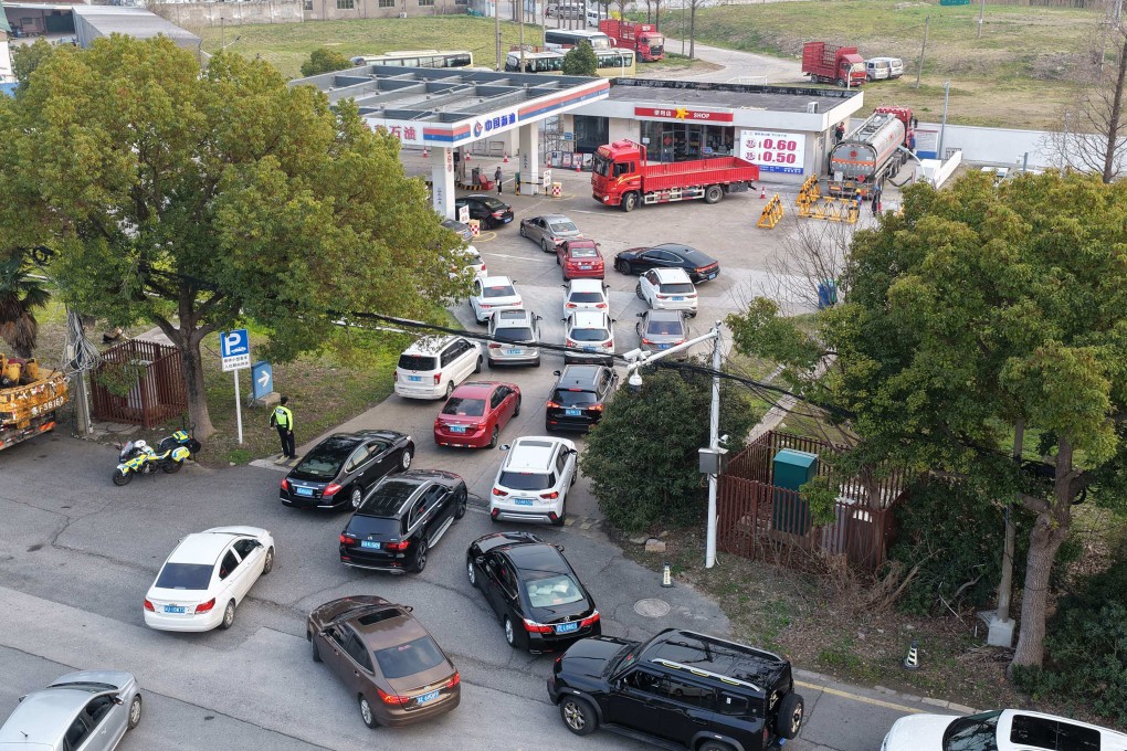Motorists queue to fill their tanks ahead of a petrol price adjustment expected on Monday, at a petrol station in Suzhou, in China’s eastern Jiangsu province on Sunday. Photo: CN-STR/AFP