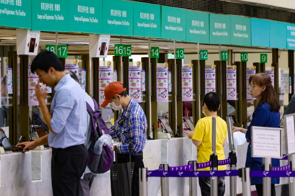 Hong Kong residents in the queue at the General Post Office in Central. Photo: Jelly Tse