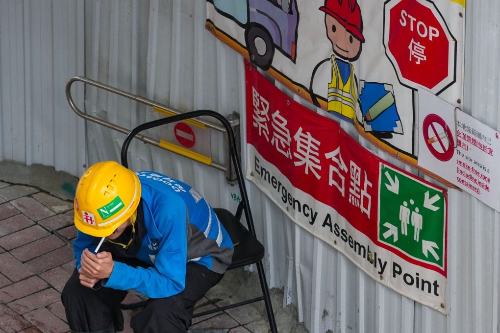 Contractors could face fines of up to HK$400,000 for failing to prevent smoking at construction sites under the government’s proposal. Photo: Jelly Tse