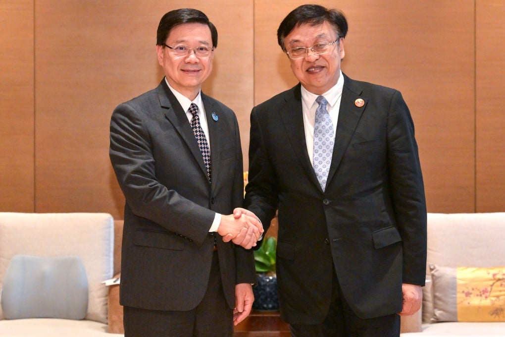 Hong Kong Chief Executive John Lee Ka-chiu (left) meets Hainan party secretary Feng Fei at the Boao Forum for Asia in Hainan on March 25. Photo: Handout