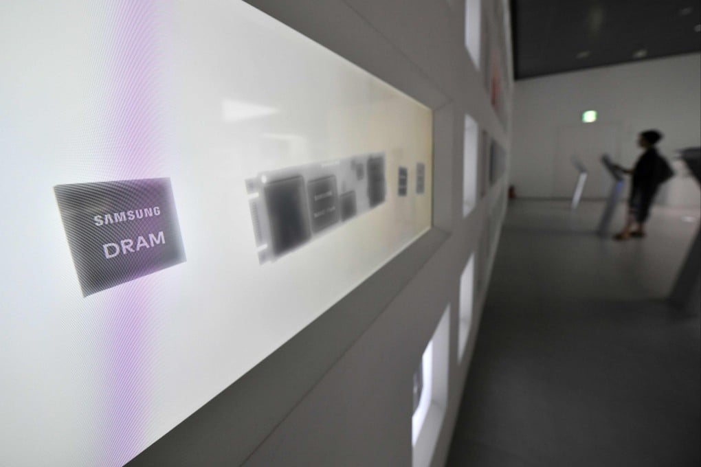 A screen shows an image of a Samsung DRAM in the company’s showroom in Seoul, August 2, 2019. Photo: AFP