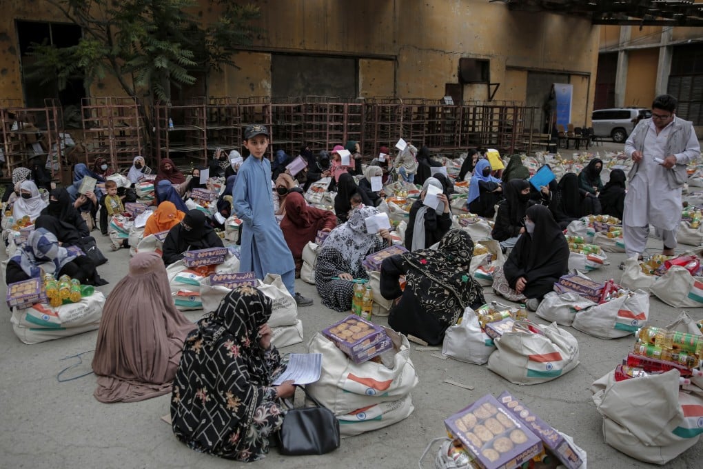 Afghan refugees recently returned from Pakistan and Iran receive rations donated by the Indian government, in Kabul, Afghanistan, on May 18, 2025. Photo: EPA-EFE
