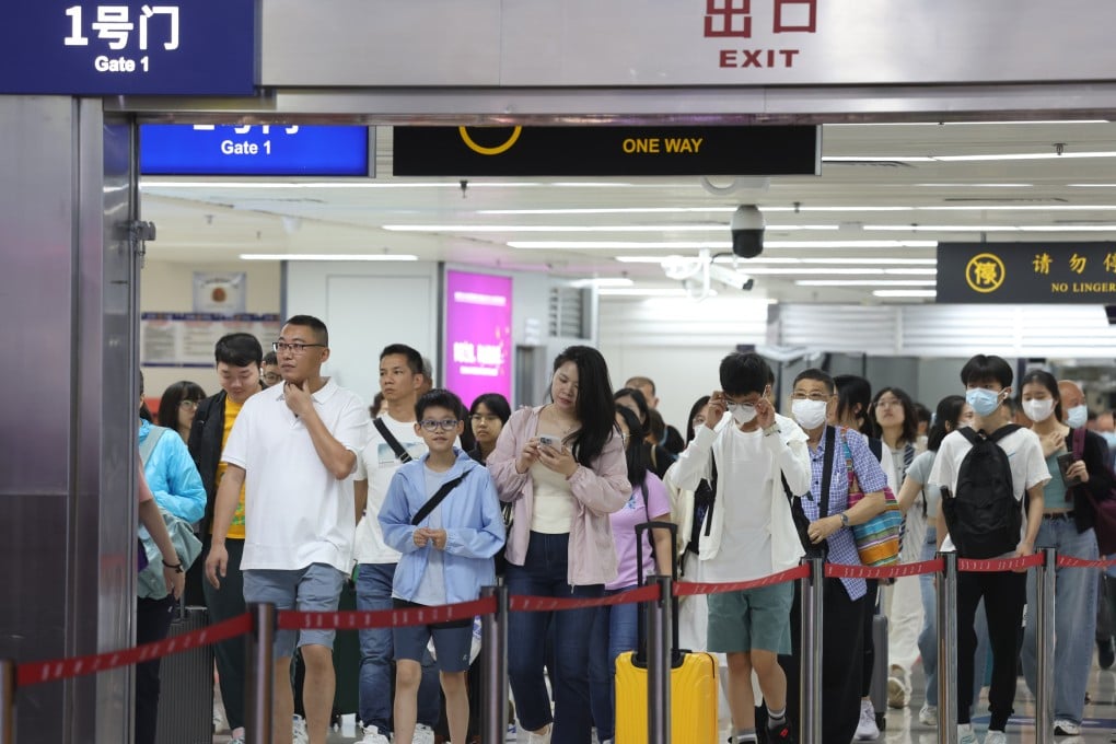 Travellers in Shenzhen during Easter in 2024. About 5.43 million trips are expected to be made via land boundary control points linking Hong Kong and Shenzhen during the coming holiday.
Photo: Yik Yeung-man