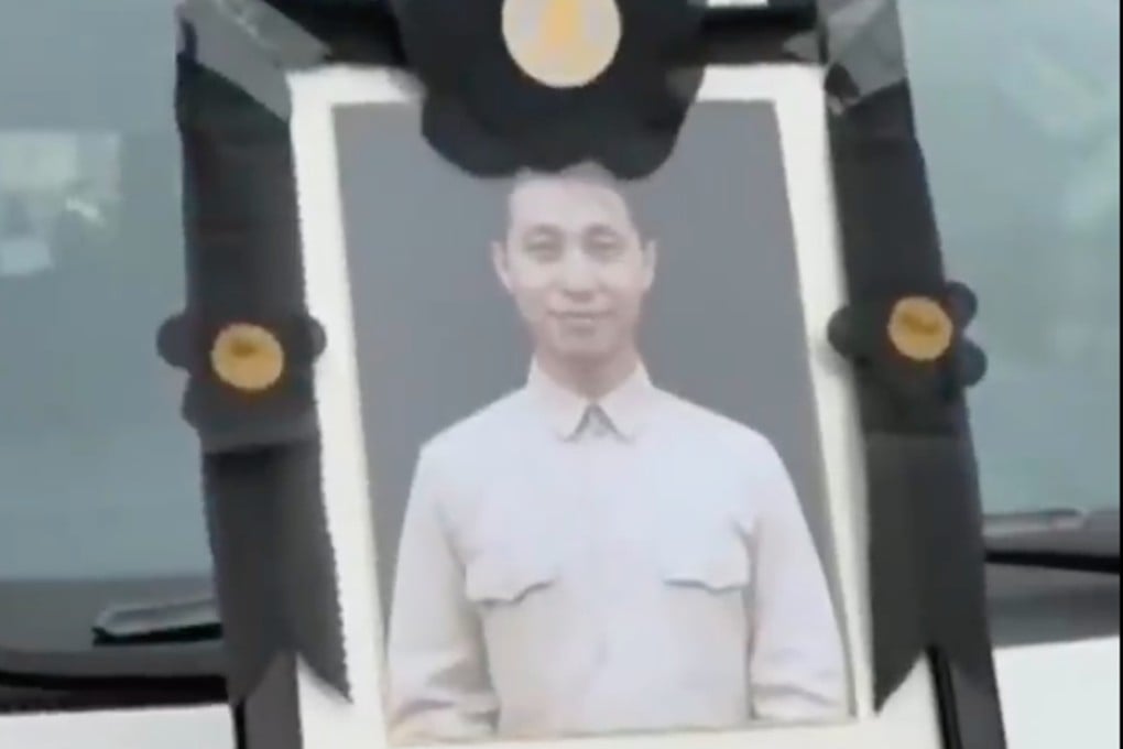 The cremated remains of Chen Lin, who died in Taiwan in 1950, were escorted by representatives from both sides of the strait to his hometown in Hefei, Anhui province, according to mainland media. Photo: Weibo