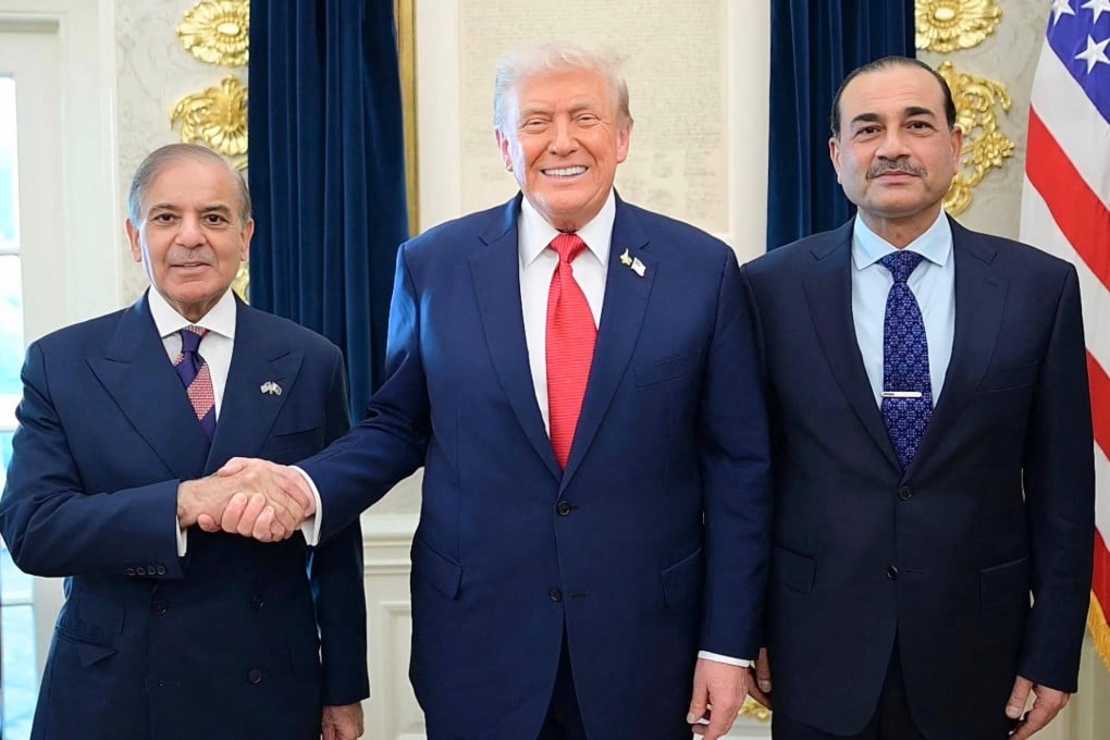 Pakistan’s Prime Minister Shehbaz Sharif (left) and Army Chief Asim Munir (right) meet US President Donald Trump at the White House on September 26, 2025. Photo: Pakistan’s Prime Minister Office/AFP