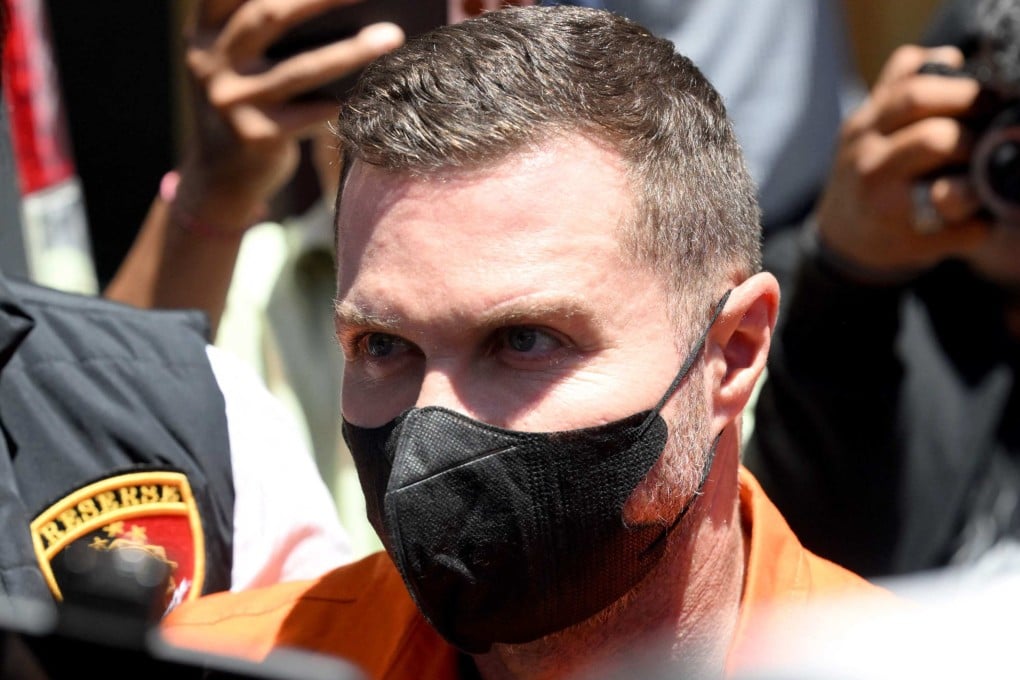 Steven Lyons (centre) is escorted by police officers  in Denpasar, Bali, on Tuesday, Photo: AFP