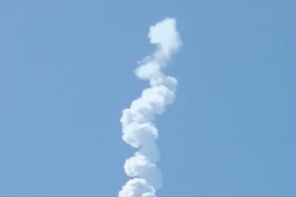 A plume of smoke in an image shared on Chinese social media after the failed launch of the Tianlong-3 rocket on Friday. Photo: Weibo/ 深圳湾小海盗