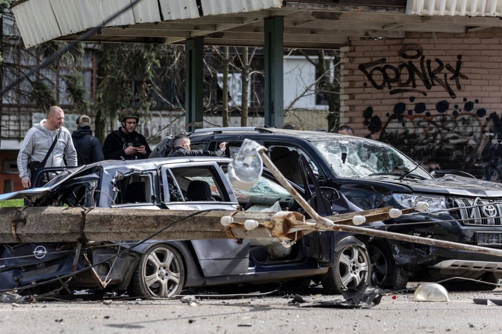 Rescue crews and police work at the scene after air strikes in Kramatorsk, Ukraine. Photo: via dpa
