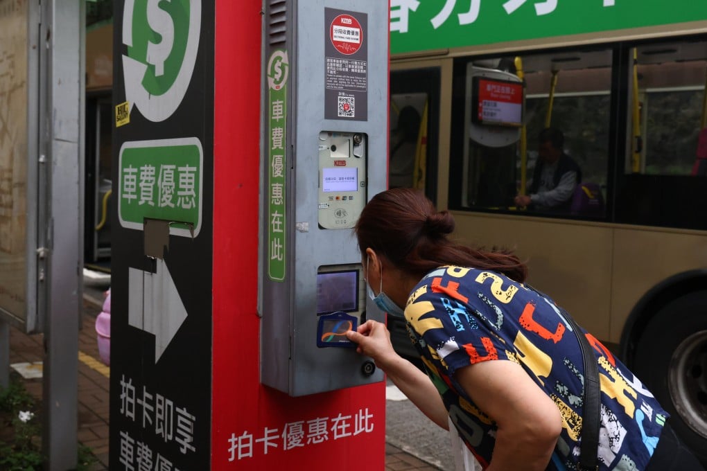Another KMB fare rebate machine briefly malfunctioned in Sha Tin on Saturday. Photo: Dickson Lee