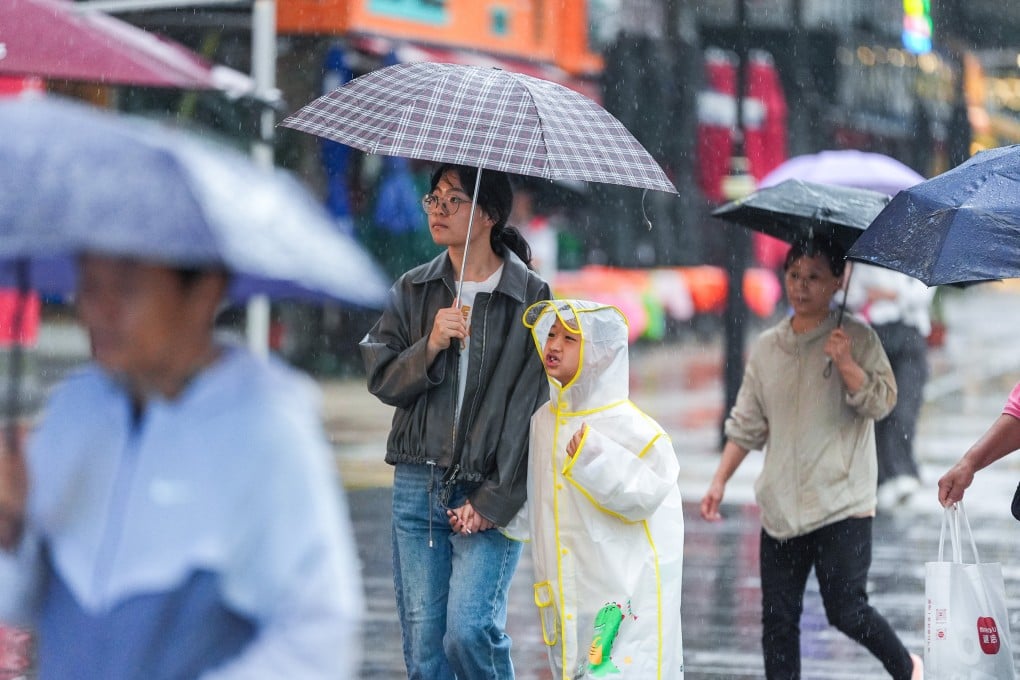The warning means heavy rain exceeding 30mm has fallen or is expected to fall in an hour and is likely to continue. Photo: Eugene Lee