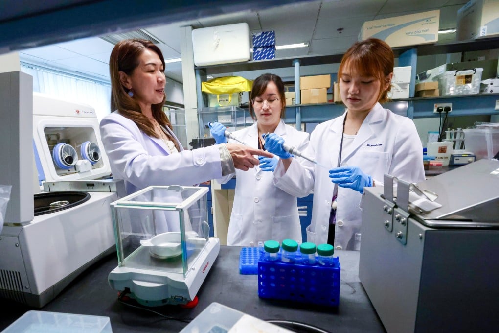 Chinese University of Hong Kong associate dean of medicine Siew Ng (left) conducts research with her assistants at the Prince of Wales Hospital on March 24. Photo: Jonathan Wong
