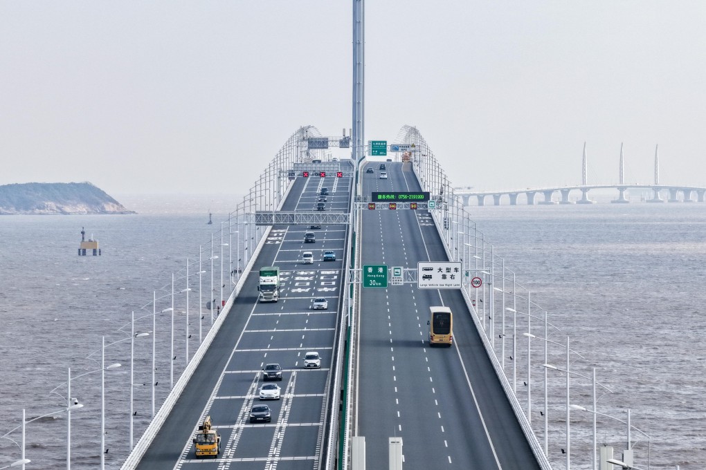 The total number of inbound and outbound car trips on the mega bridge hit a record. Photo: Xinhua