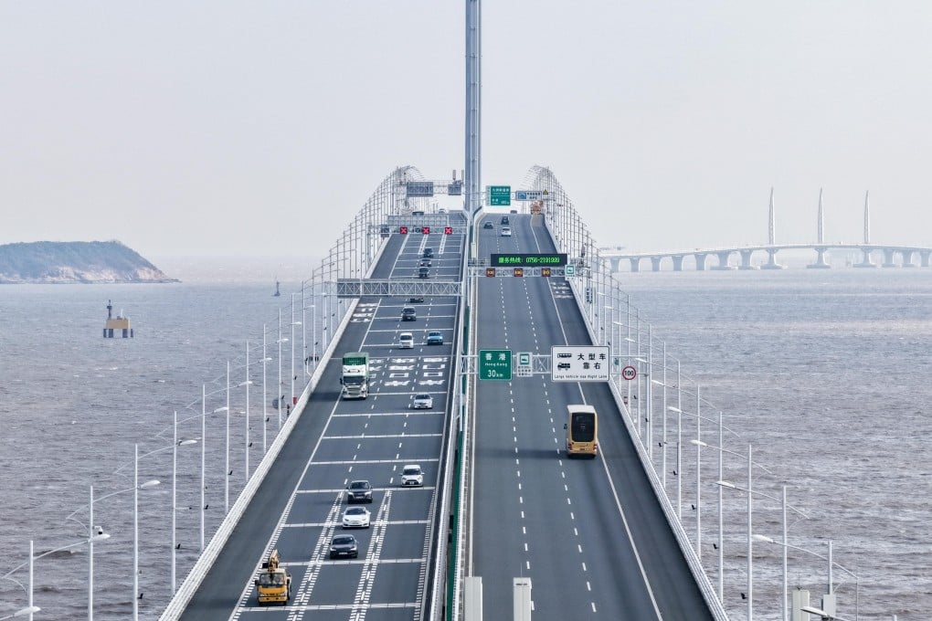The total number of inbound and outbound car trips on the mega bridge hit a record. Photo: Xinhua