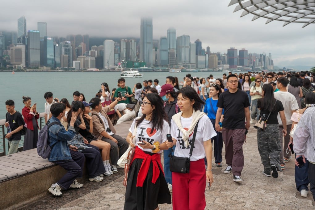 Tourists pack the Avenue of Stars in Tsim Sha Tsui on April 5 during the Easter holiday weekend. Photo: Eugene Lee