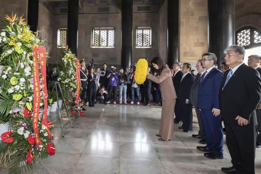 Kuomintang leader Cheng Li-wun lays a floral wreath at the Sun Yat-sen Mausoleum in Nanjing, Jiangsu province, on Wednesday. Photo: AP