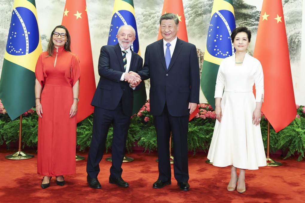 Chinese President Xi Jinping and wife Peng Liyuan (right) pose for a photo with Brazilian President Luiz Inacio Lula da Silva and his wife Rosangela da Silva in Beijing, China, on May 13, 2025, on the sidelines of the fourth ministerial meeting of the China-CELAC (Community of Latin American and Caribbean States) Forum. Photo: EPA-EFE/Xinhua