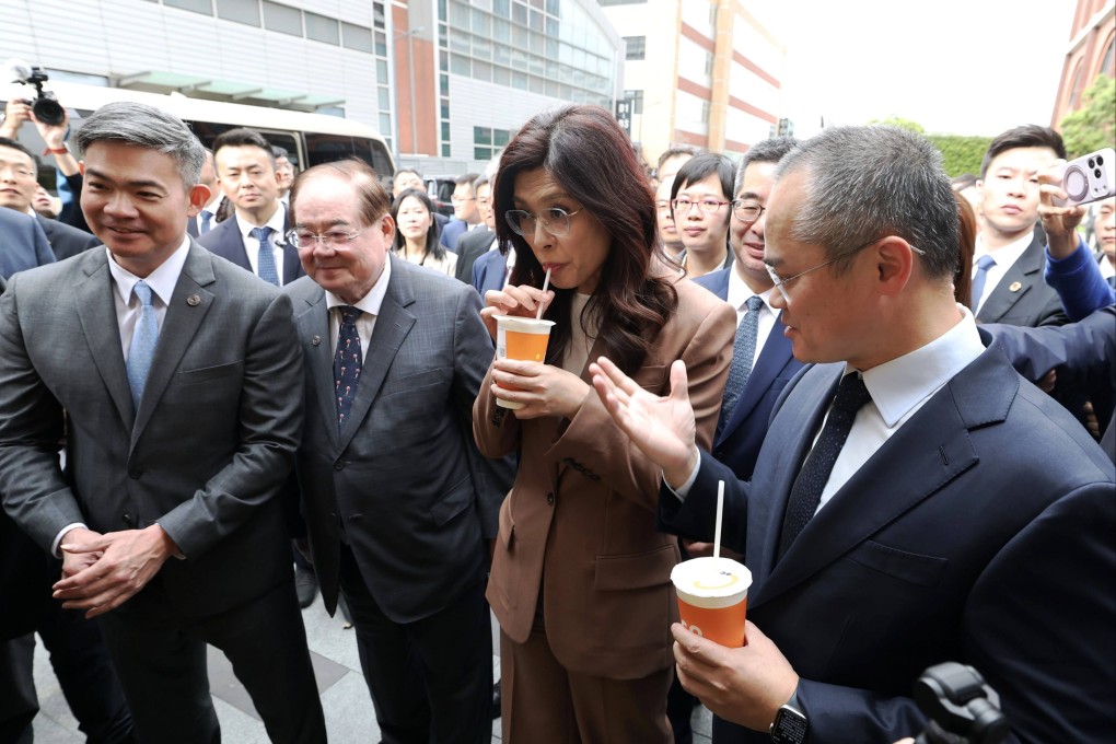 KMT Chairwoman Cheng Li-wun sips a milk tea that was delivered by a Meituan drone in Shanghai on Wednesday. Photo: Xinhua
