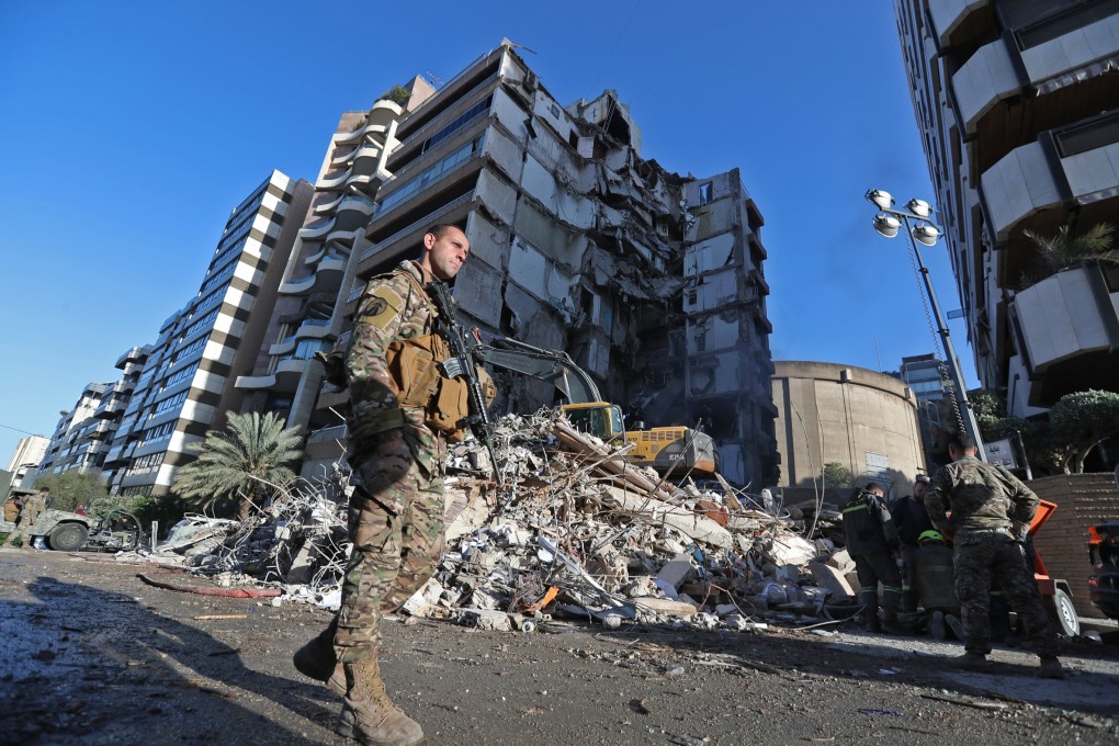 A Lebanese soldier next to a building destroyed by Israeli airstrikes in Beirut, Lebanon, on Thursday. Photo: Xinhua