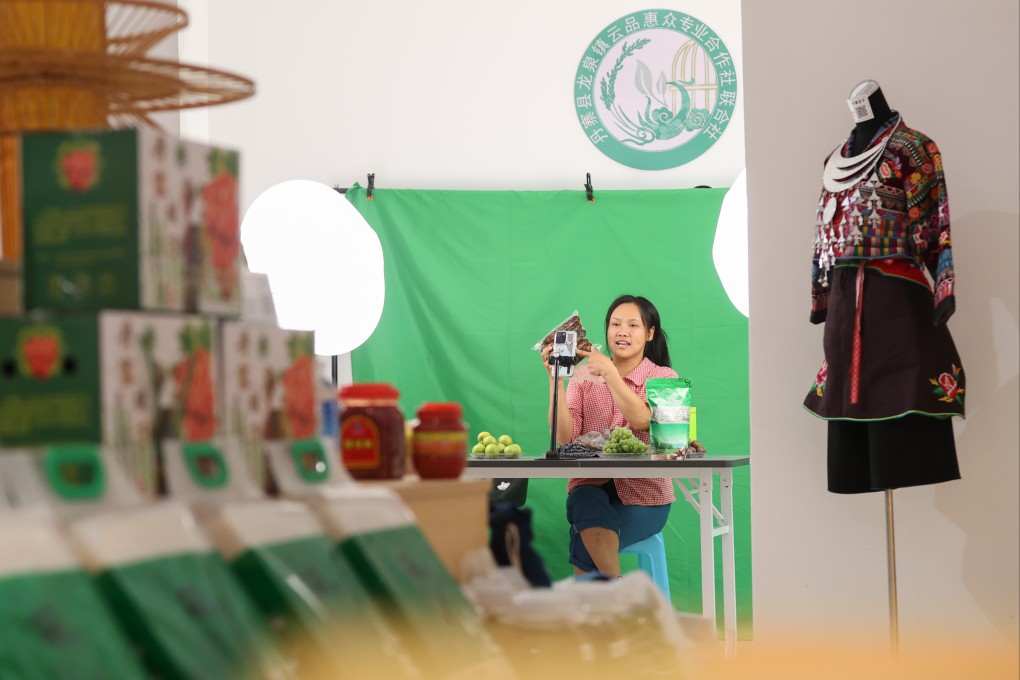 A live streamer sells products in Longquan Township, southwest China’s Guizhou province, on June 18, 2024, during the “618” shopping festival. Photo: Xinhua