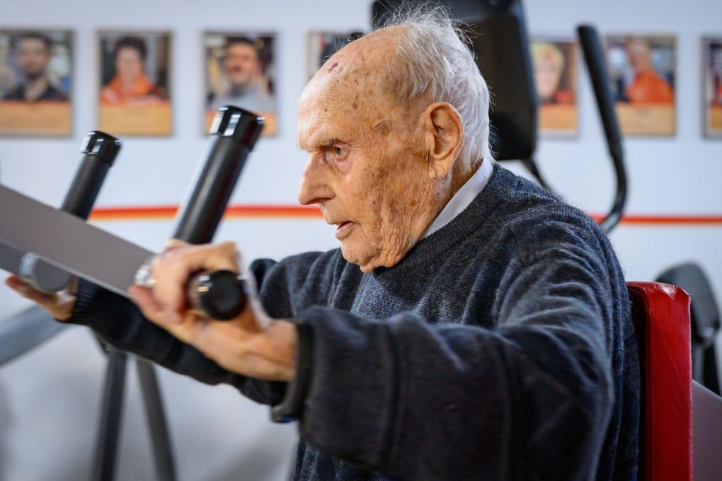 Rudolf Goetz is 100 years old. Remarkably, he only started going to the gym in his 90s. Photo: Patrick Pleul/dpa