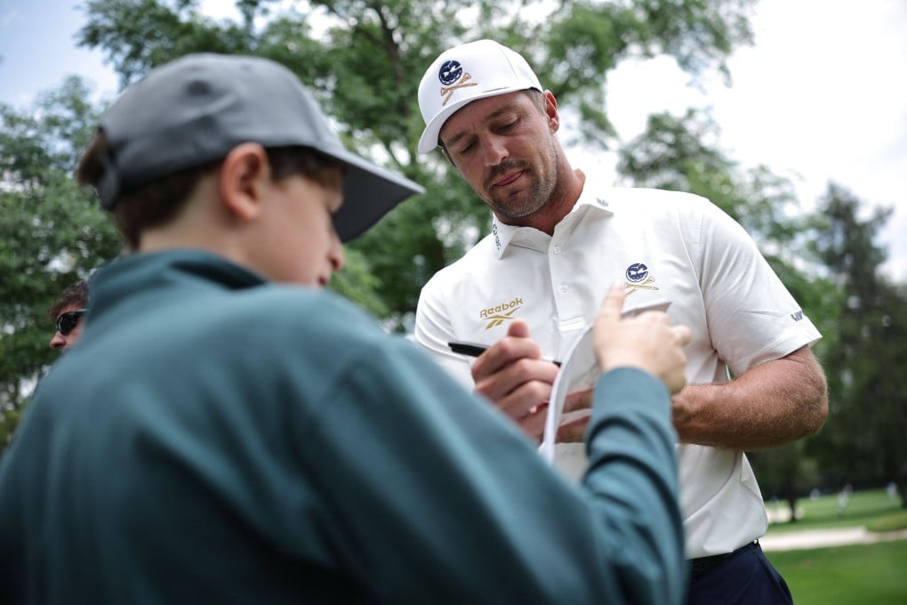 Bryson DeChambeau signs autographs before practice for LIV Golf Mexico City at Club de Golf Chapultepec. Photo: Getty Images