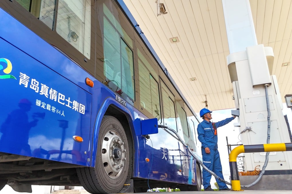 A bus is refuelled with hydrogen from a fuel cell in China’s Shandong province. Photo: Getty Images