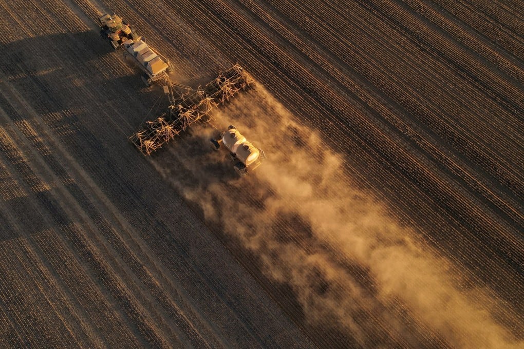 A seeder sows wheat at a farm in Bencubbin, Australia. Photo: Reuters