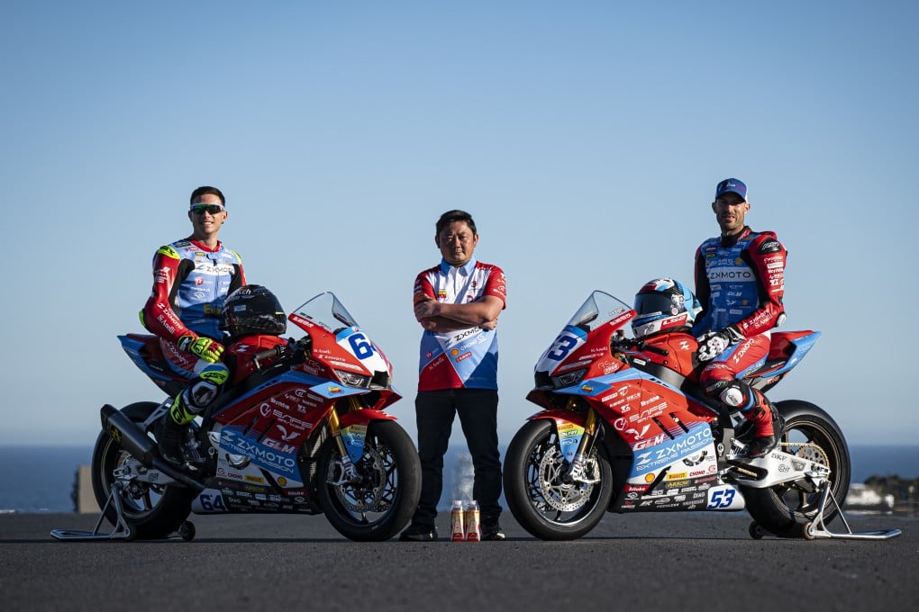 Riders Valentin Debise (right) and Federico Caricasulo (left) pose with Zhang Xue, founder of Chinese motorcycle manufacturer ZXMOTO, at the Phillip Island Grand Prix Circuit in Australia on February 20, 2026. Photo: Xinhua