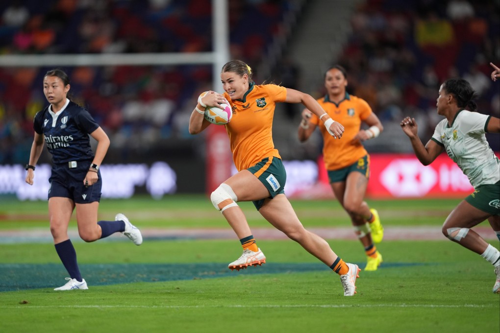 Australia’s Kaitlin Shave on her way to the tryline against South Africa on day one of the Cathay/HSBC Hong Kong Sevens at Kai Tak Stadium. Photo: Elson Li