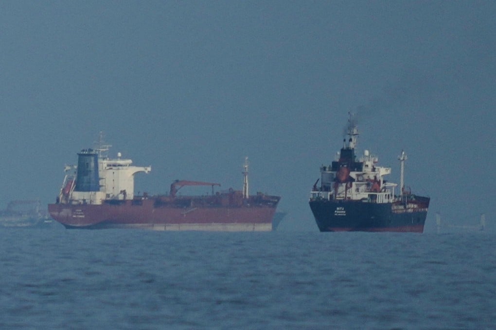 Oil tankers and cargo ships line up in the Strait of Hormuz off Khor Fakkan, United Arab Emirates, on March 11. Photo: AP