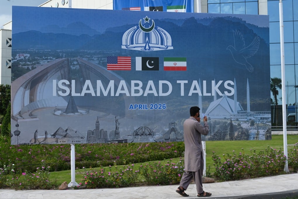 A pedestrian passes a billboard for the US-Iran talks in Islamabad, Pakistan, on April 11. Photo: Xinhua