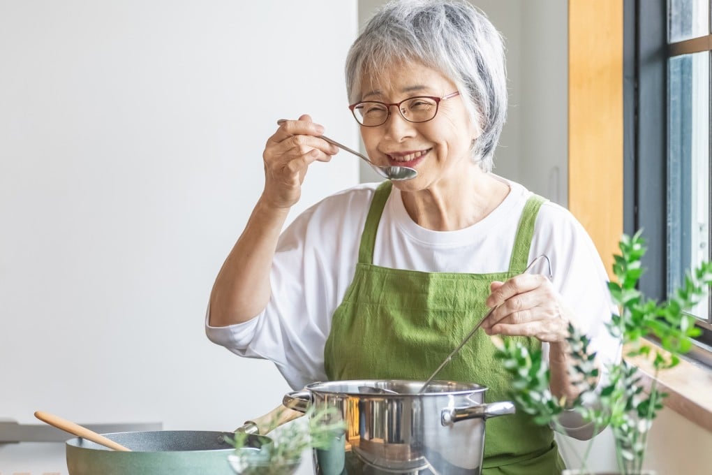 A recent study suggests that cooking at home, even once a week, lowers a person’s dementia risk. Photo: Shutterstock
