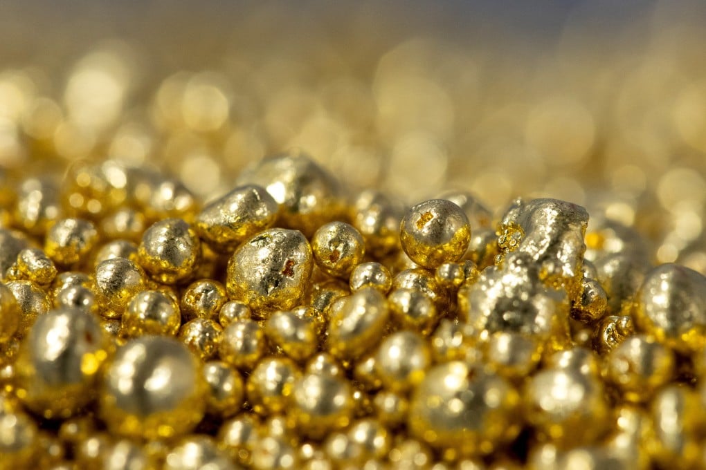 The students were tricked into buying gold for fake investigations. Photo: Getty Images